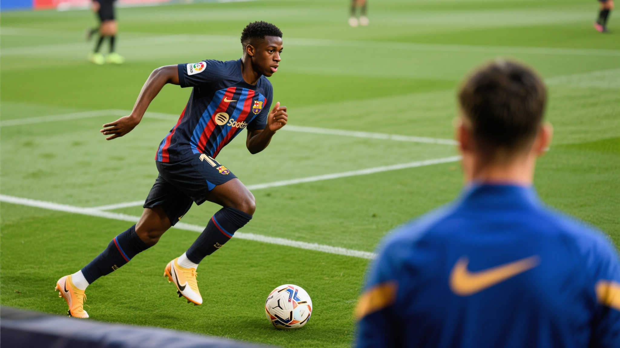 在足球的世界里，个人能力固然重要，但团队合作同样不